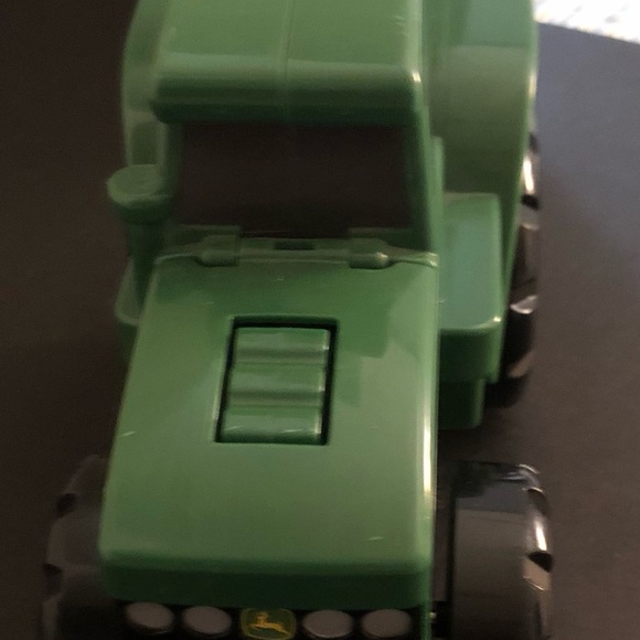 John Deere easy roll, flashlight toy tractor - Picture 9 of 10
